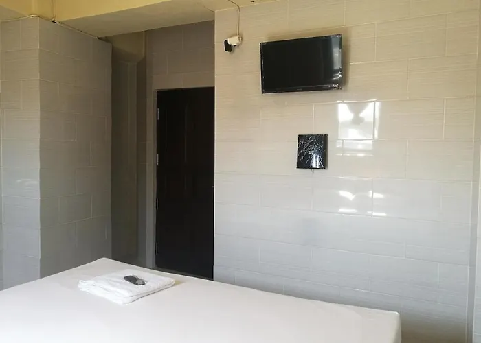 Oyo 3891 Penginapan Pondok Alit 2*